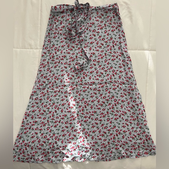 Crop top and maxi tie skirt set - Picture 4 of 4